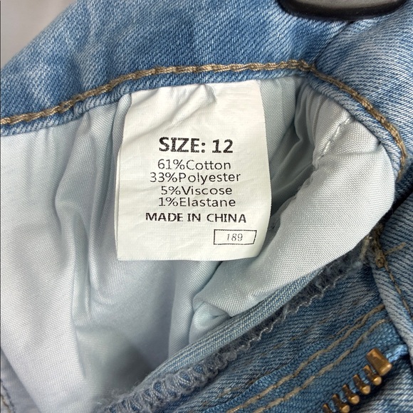 Cropped Blue Jeans - Picture 7 of 7